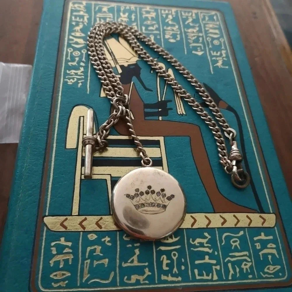 ✨ Antique Crown Locket Necklace ✨